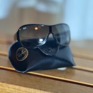 Ray-Ban Black Frame Sunglass Shield with Gray Gradient Lenses
